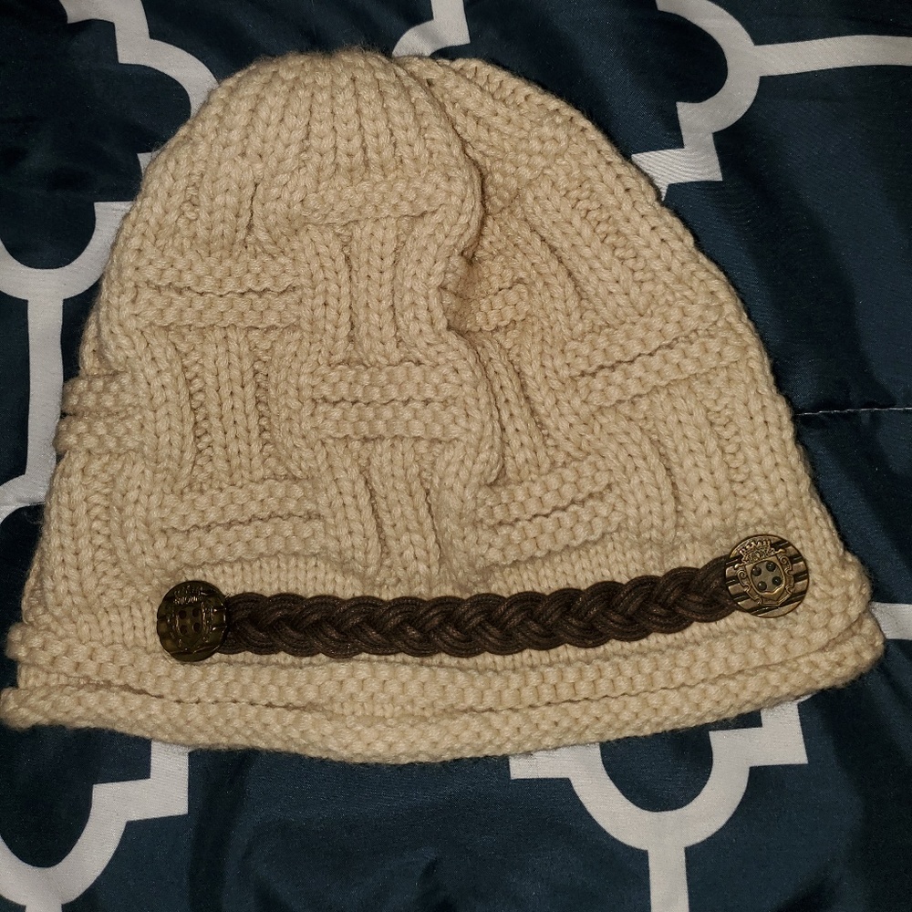 Woman's cream knitted hat w/ leather band